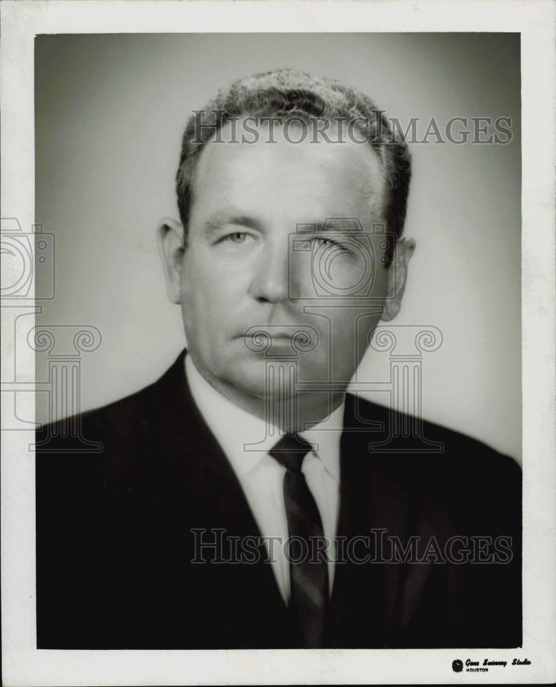 1963 Press Photo Wayne Magee, Ambox International production planning manager.- Historic Images
