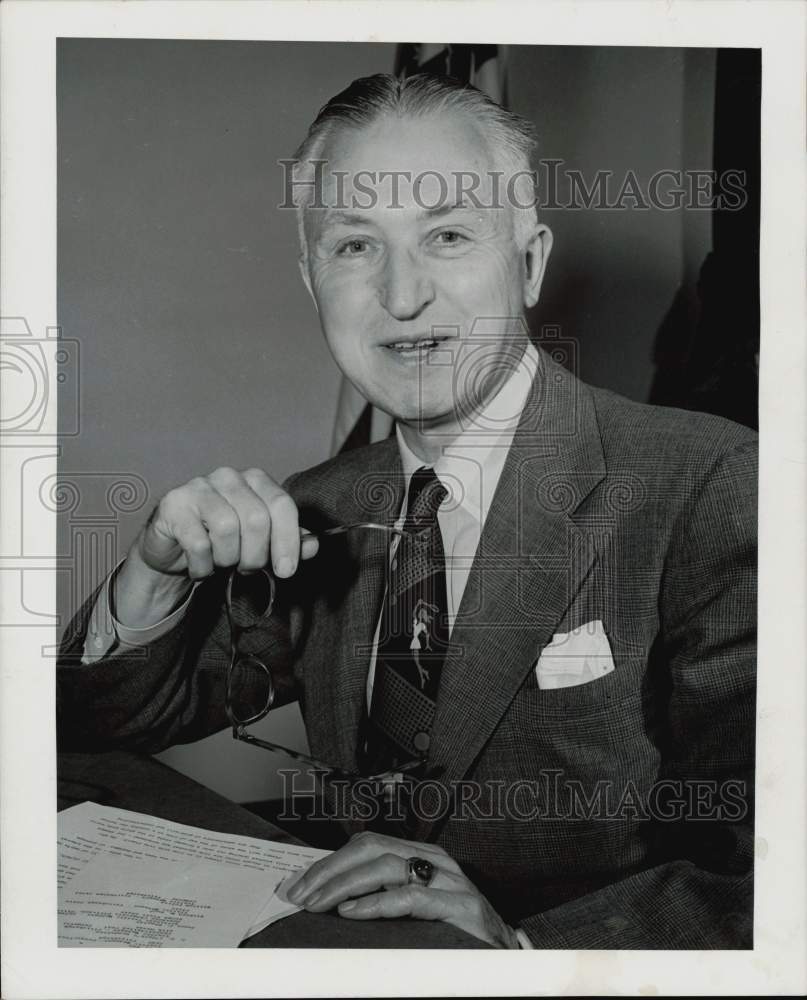 1958 Press Photo L. Rohe Walter, special assistant to the Postmaster General.- Historic Images