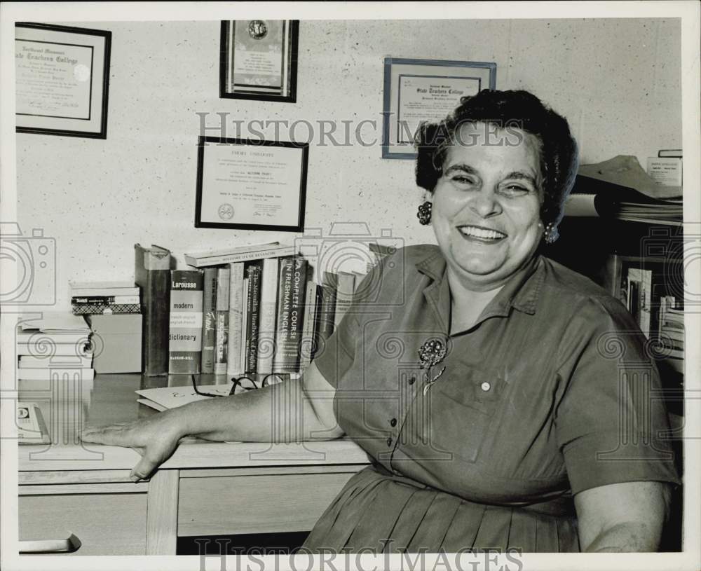 1965 Press Photo Mrs. Hectorine Piercy, San Jacinto College French teacher- Historic Images