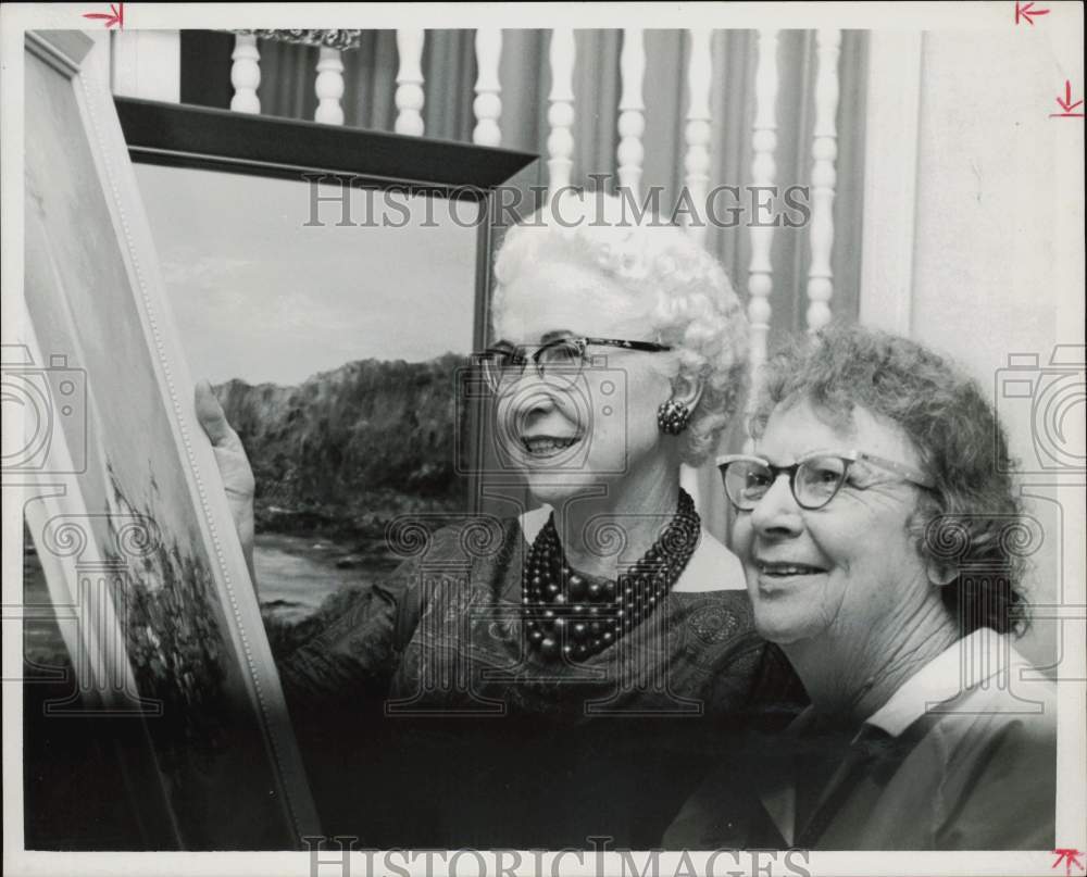 1965 Press Photo Mrs. H.E. Logan and Mrs. C.J. Hebert at Conservative Arts Club.- Historic Images