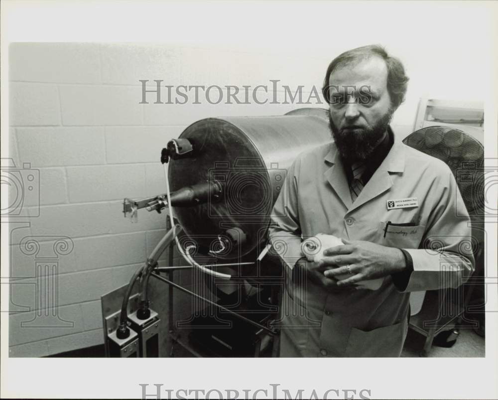 Press Photo Dr. Daniel McMurray of Texas A&amp;M&#39;s College of Medicine. - hpa76207- Historic Images