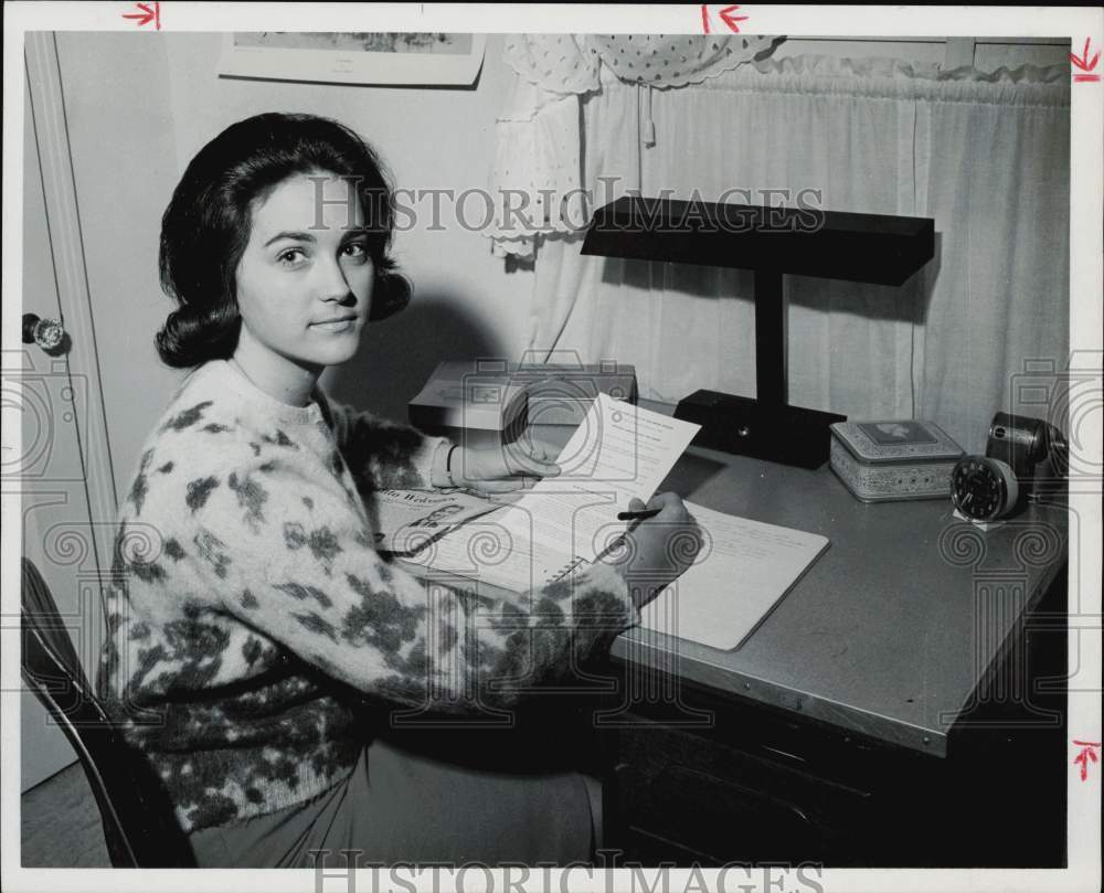 1965 Press Photo Jan Mohon of Austin High School sitting at her desk - hpa76256- Historic Images