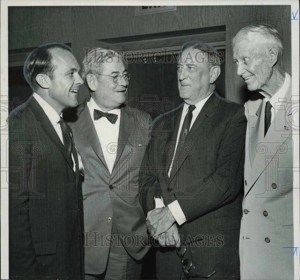 1959 Press Photo Admiral Ben Morrell and Freedom in Action leaders and guests.- Historic Images