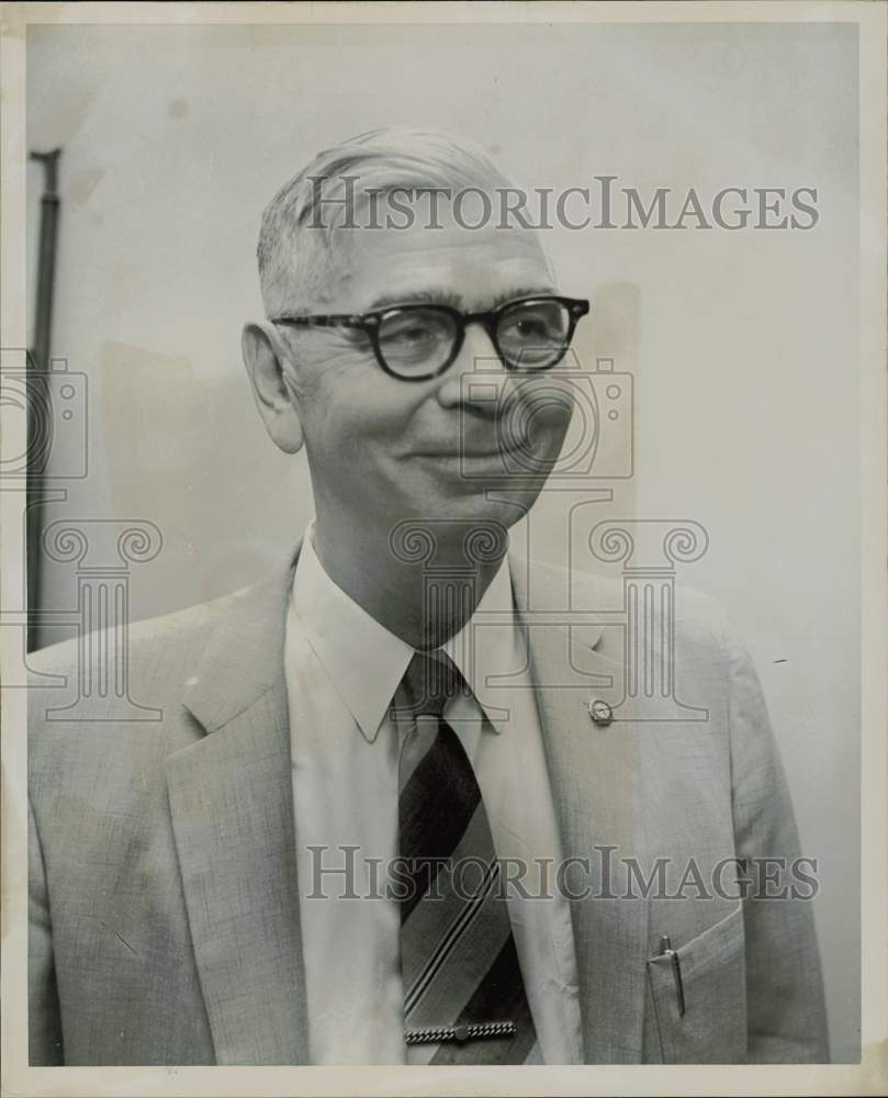 1959 Press Photo William Ninedorf, retired Internal Revenue agent, smiling.- Historic Images