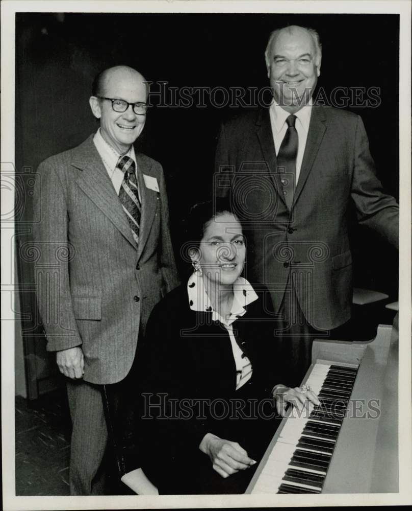 1974 Press Photo Carloss Morris, Baylor&#39;s Abner McCall, Mrs. W.J. Kronzer of TX.- Historic Images