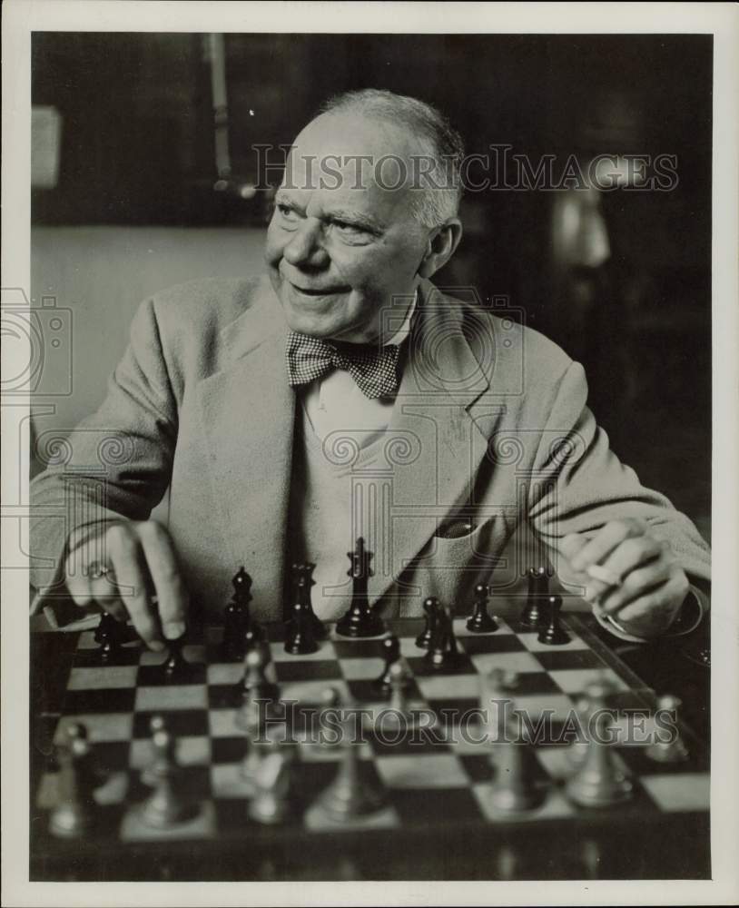 1957 Press Photo Samuel Shellabarger, author of &quot;The King&#39;s Cavalier.&quot;- Historic Images