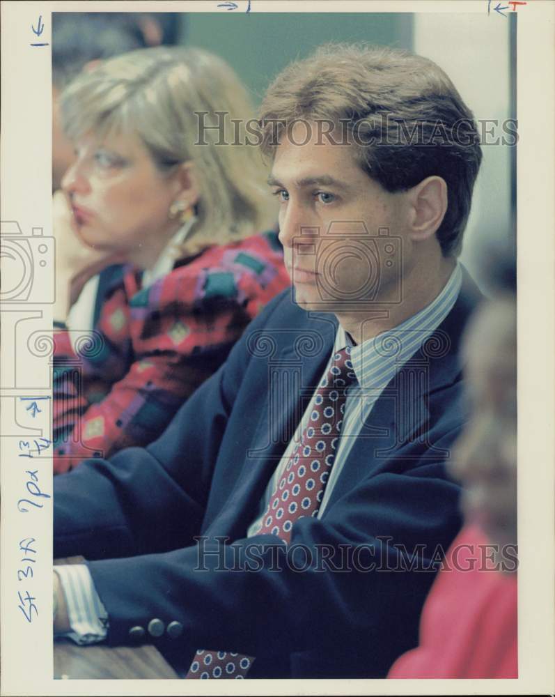 1990 Press Photo Dr. Ed Septimus attends Houston AIDS Alliance board meeting.- Historic Images