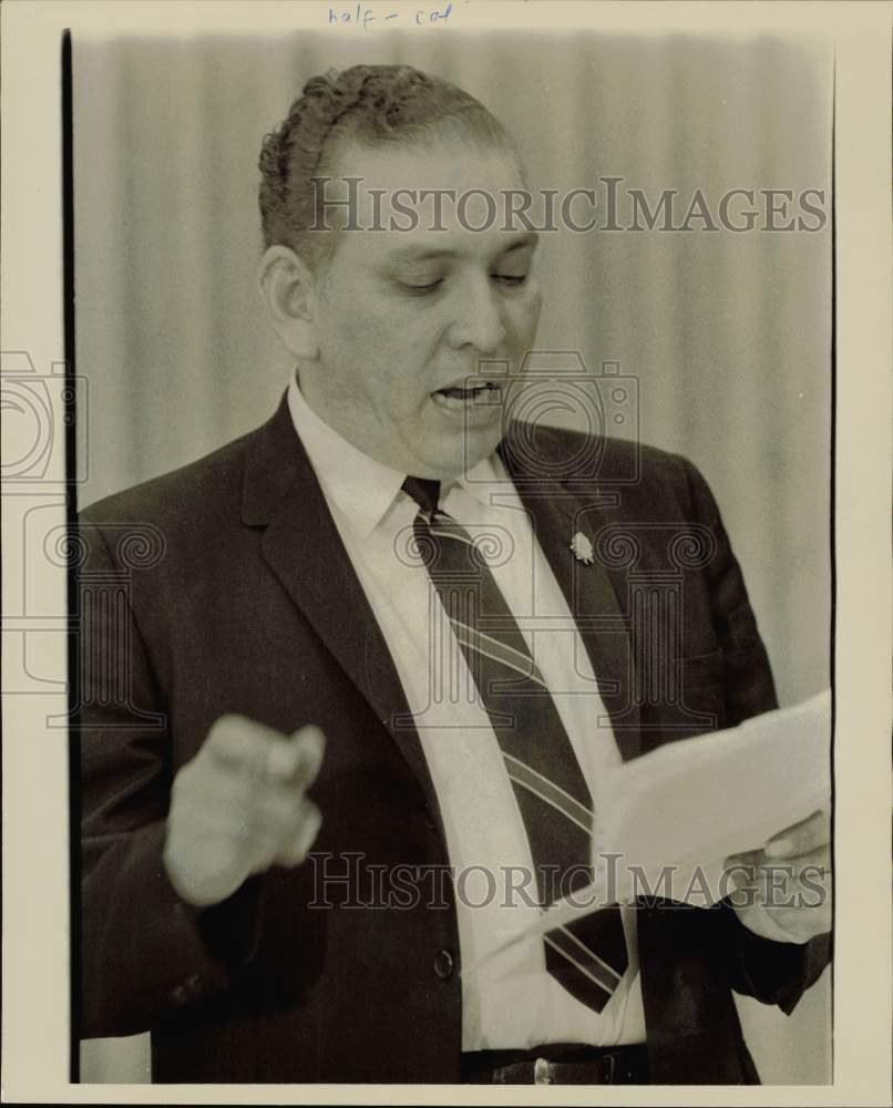 1970 Press Photo H.I. Sepolio, Houston Postal Union President reads a report- Historic Images