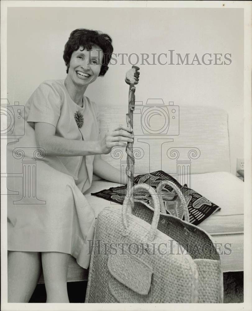 1967 Press Photo Dr. Gloria Shatto receives Women Fellowship award in Houston- Historic Images