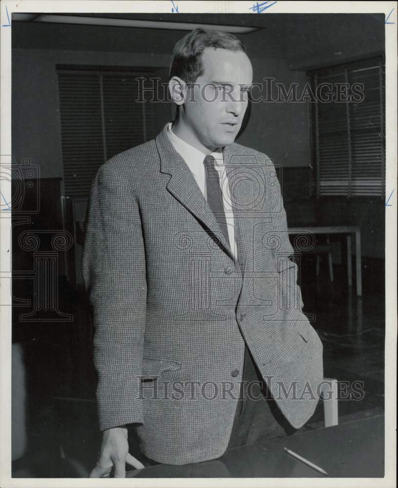 1963 Press Photo Dr. Samuel Shapiro, writer - hpa76692- Historic Images