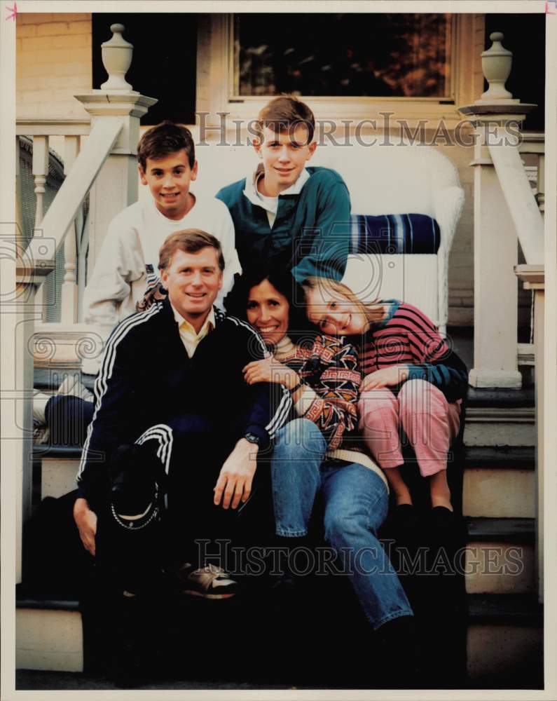 Press Photo Dan Quayle Family sits on porch steps. - hpa76696 ...