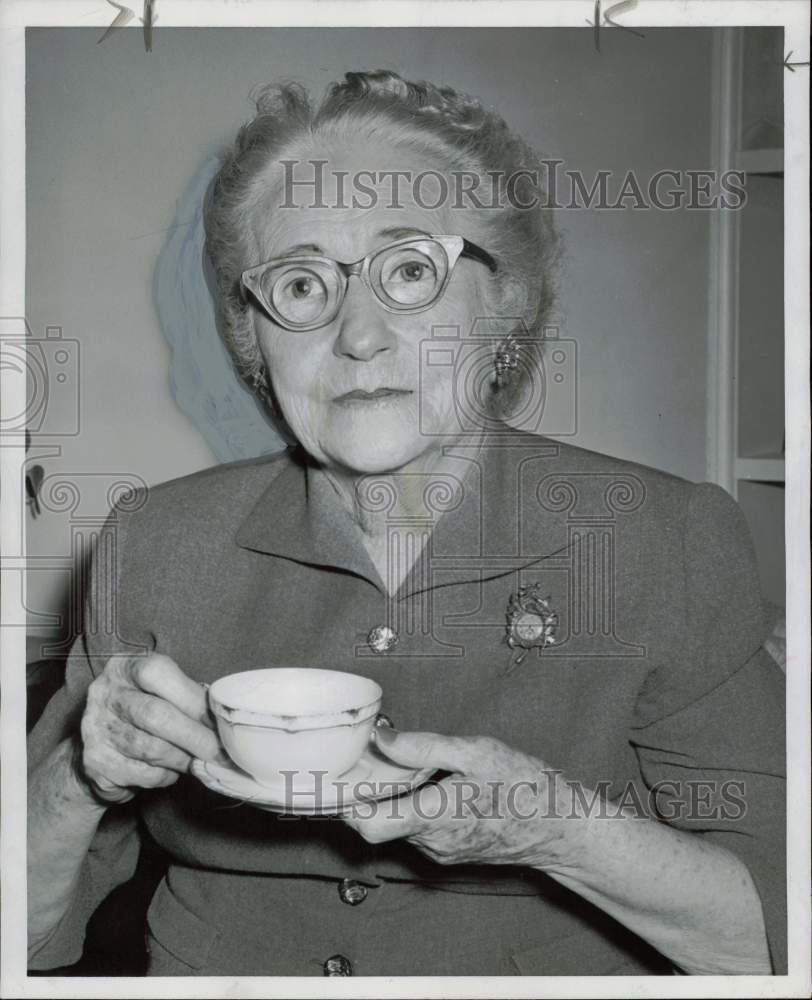 1956 Press Photo Elizabeth Prescott, Houston Travelers Aid executive secretary- Historic Images