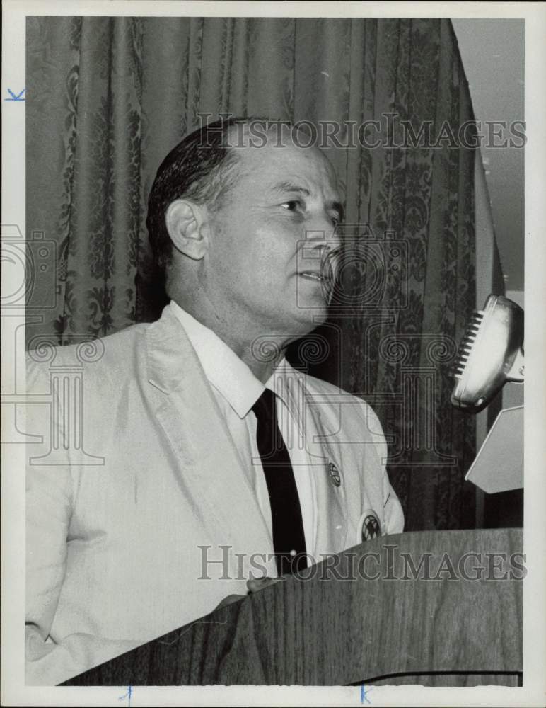 1963 Press Photo De Lesseps Morrison, former OAS Ambassador stands at podium.- Historic Images