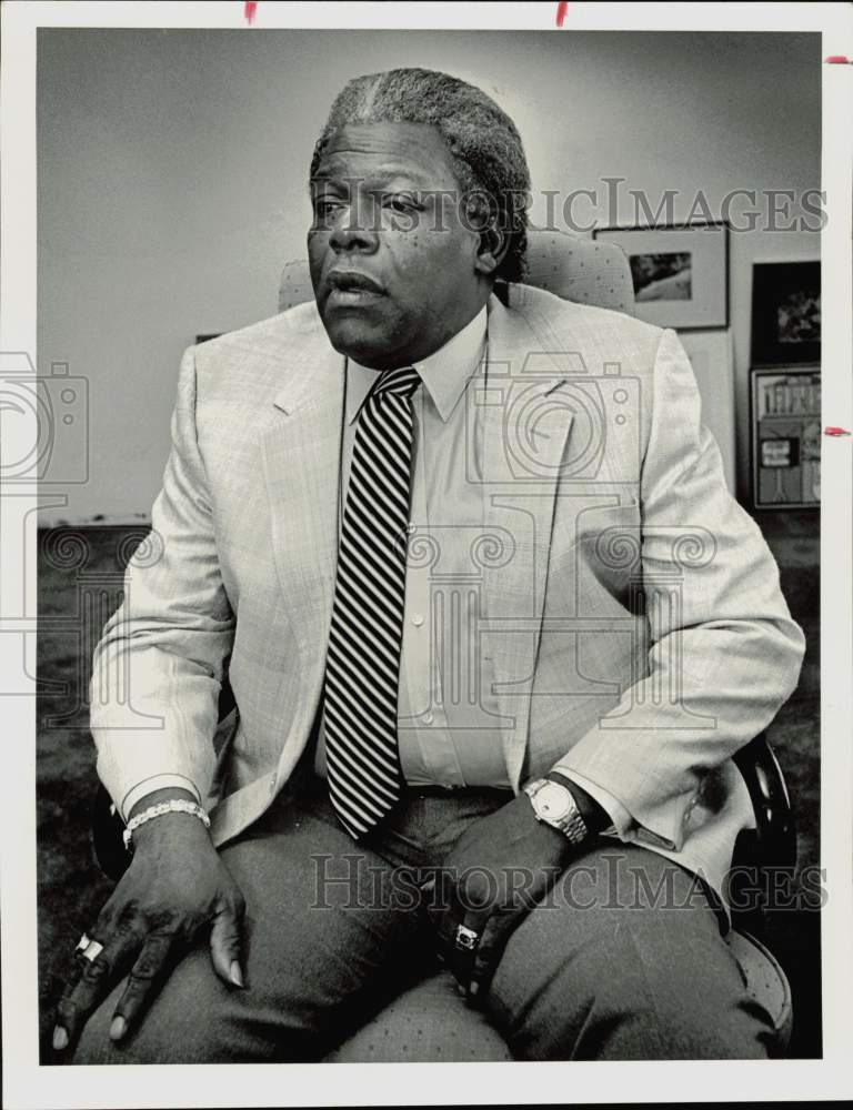 1985 Press Photo Curtis McNeal, former principal of Langston Elementary school.- Historic Images