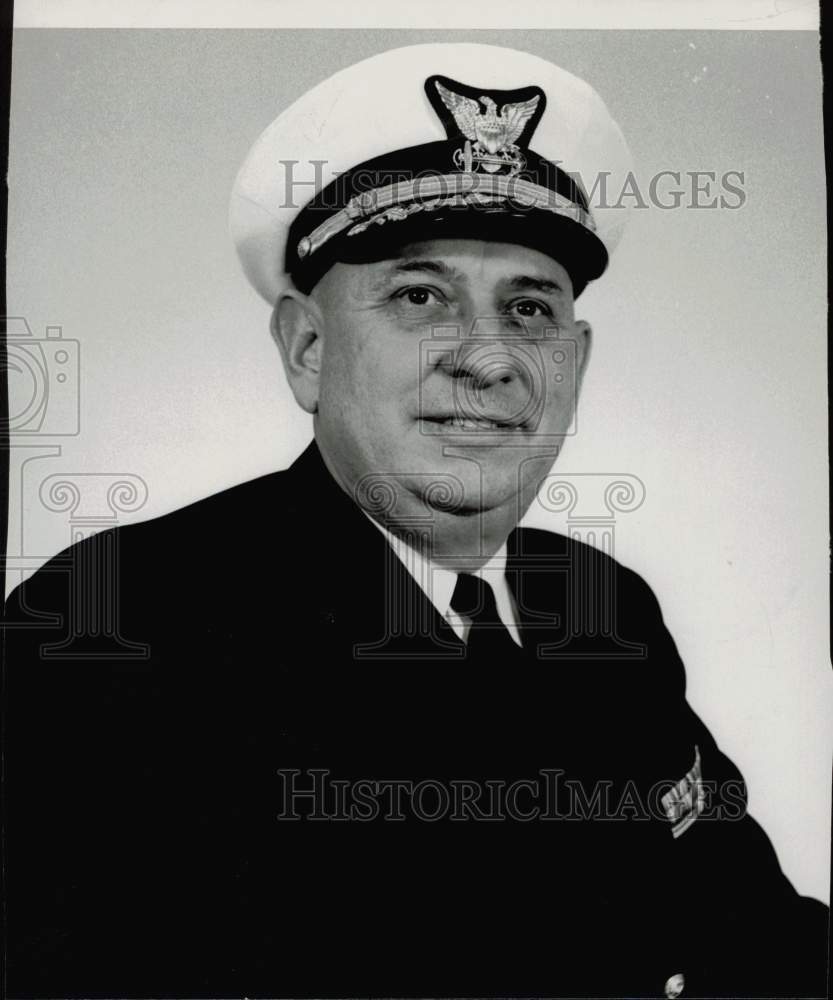 1972 Press Photo Captain W.E. West, CO of U.S. Coast Guard station in Houston.- Historic Images