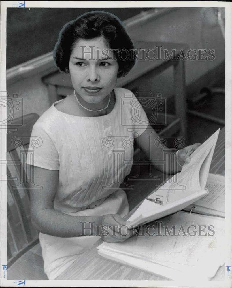 1961 Press Photo Oliva Munoz teaches Spanish at Texas Tech to teachers.- Historic Images