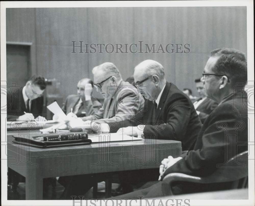 1960 Press Photo Joseph Selby, attorneys, prosecutors at arraignment.