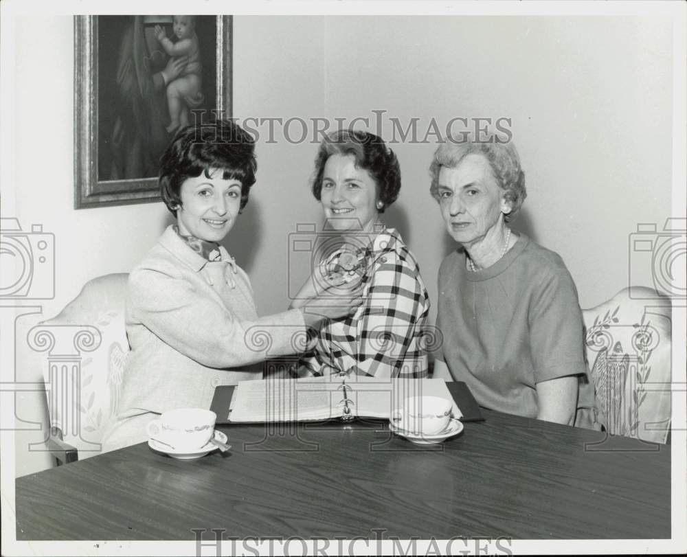 1968 Press Photo Club officers Mmes. Sanford Lack, Philip Hoffman, Penrose Hirst- Historic Images