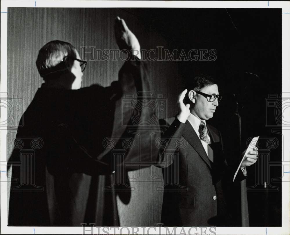 1973 Press Photo Richard Millard swears in Roy Martinez as Constable - hpa77677- Historic Images