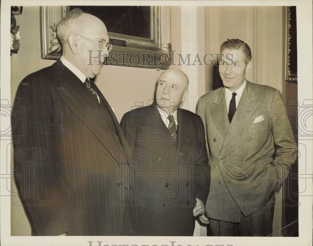 1956 Press Photo Representative Brent Spence confers with a couple of associates- Historic Images