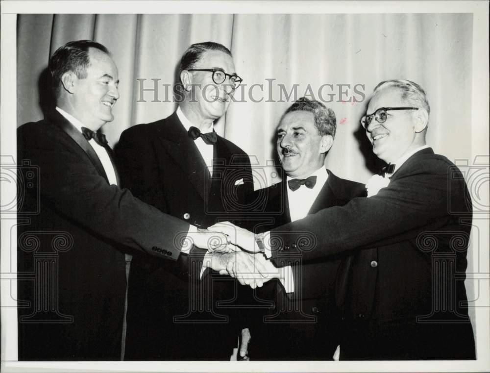 1955 Press Photo Moshe Sharett meets U.S. officials at Israel Bond Dinner in IL.- Historic Images