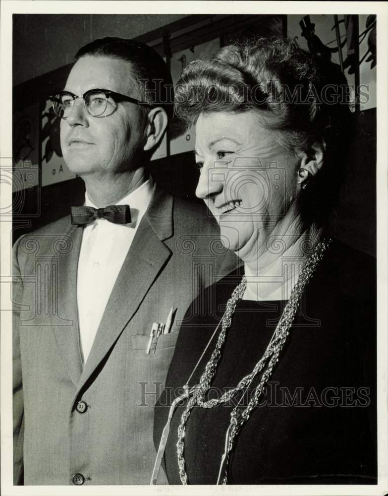 1962 Press Photo Richard Moore, assistant superintendent, Pasadena Schools.- Historic Images