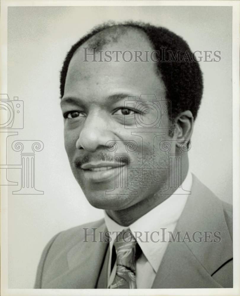 1976 Press Photo Robert Moore, Houston Housing Authority Director - hpa77765- Historic Images