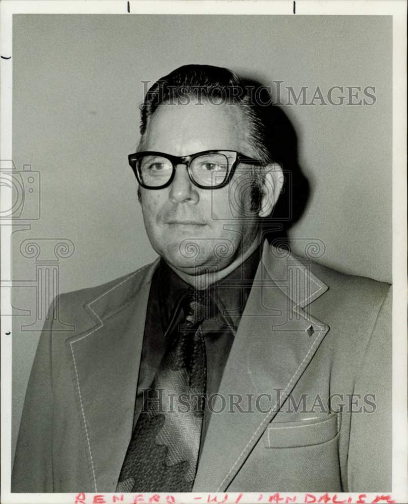 1975 Press Photo Lonnie Renfro, Pasadena ISD Business and Finance superintendent- Historic Images