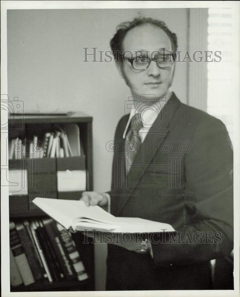 1972 Press Photo Dr. Ronald B. Rea, Model Cities acting director - hpa77879- Historic Images