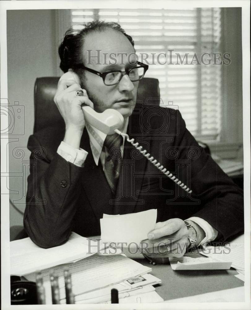 1972 Press Photo Dr. Ronald Rea, Model Cities director, talks on phone.- Historic Images