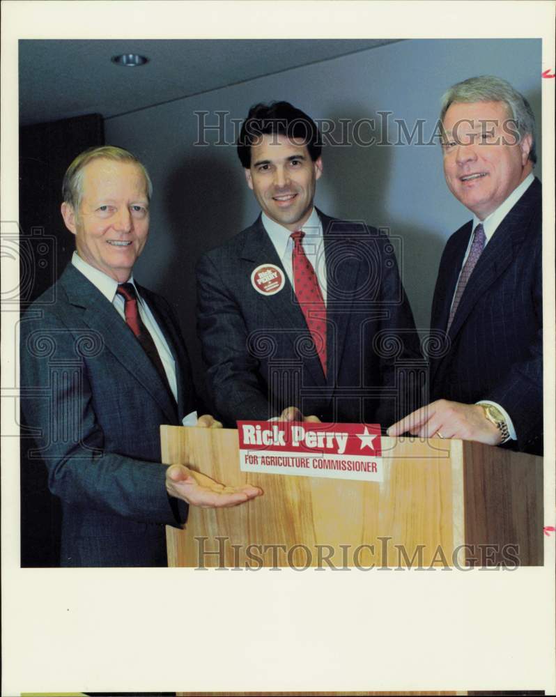 1990 Press Photo Rick Perry at press conference with Jon Lindsay and Jack Rains- Historic Images