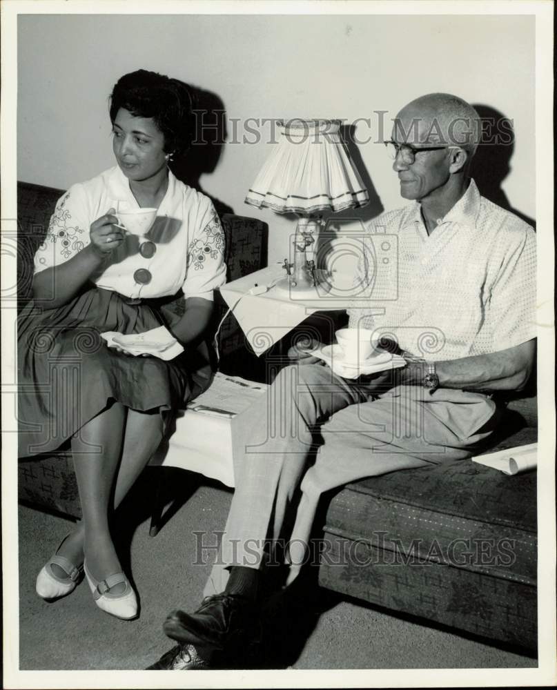 1964 Press Photo Willie Perry and daughter watch television at home. - hpa78048- Historic Images