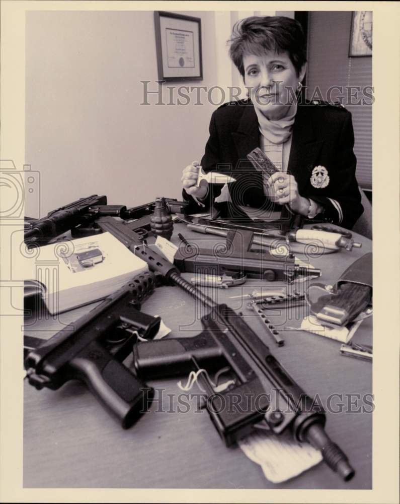 1994 Press Photo Deputy Karen Moore shows weapons confiscated from area kids.- Historic Images