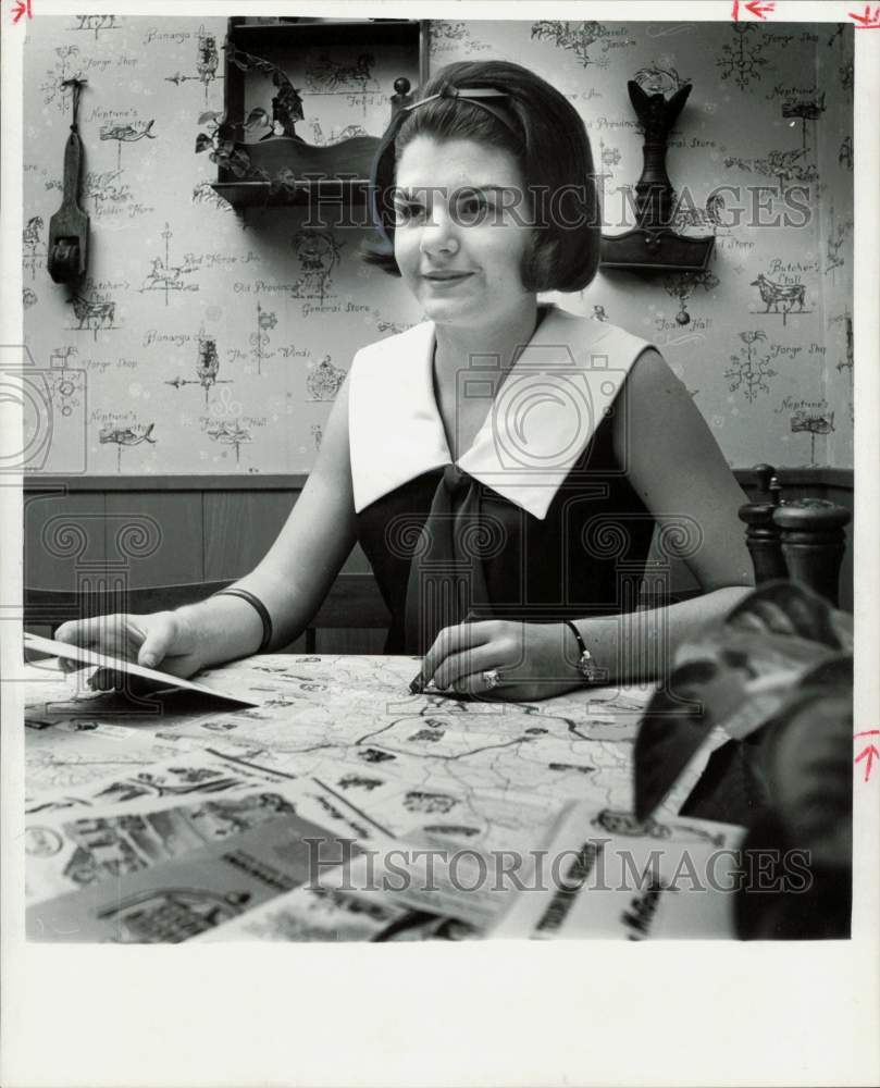 1965 Press Photo Kathy Moore, student at Bellaire High School - hpa78104- Historic Images