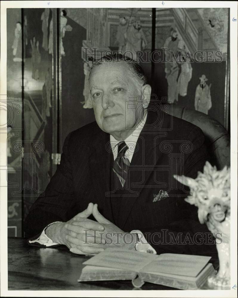 1970 Press Photo Leonard J. Nonogrod, Sloane Furniture Company President- Historic Images