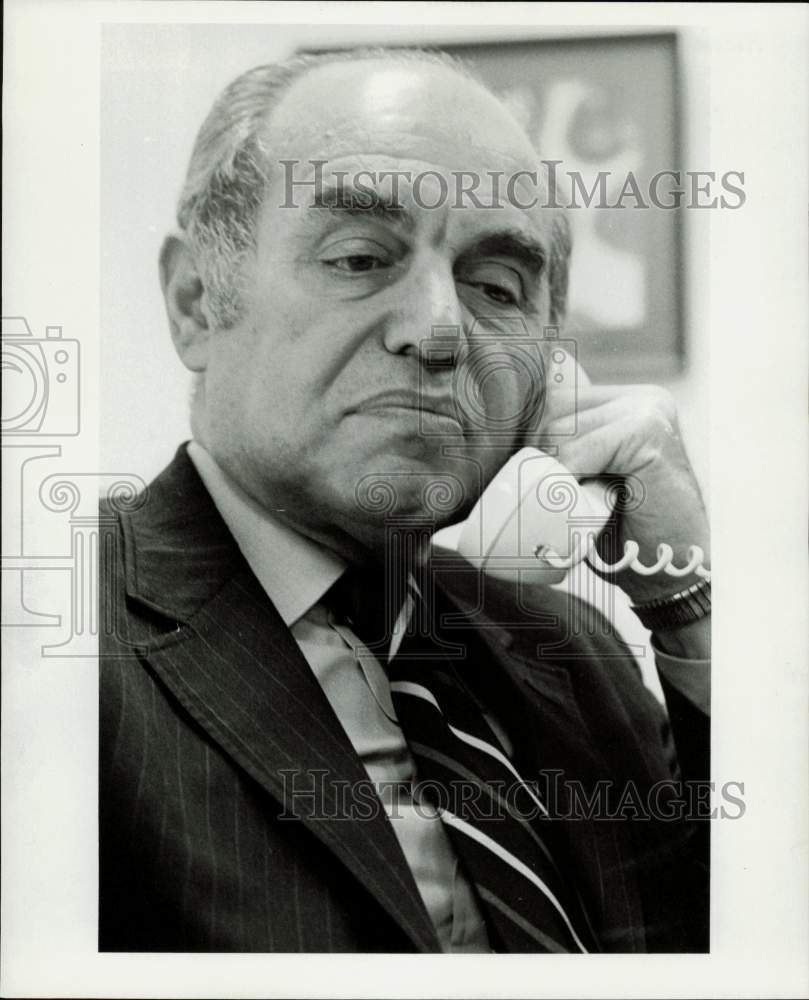 1979 Press Photo Dr. Julius Richmond, Surgeon General, talks on telephone.- Historic Images