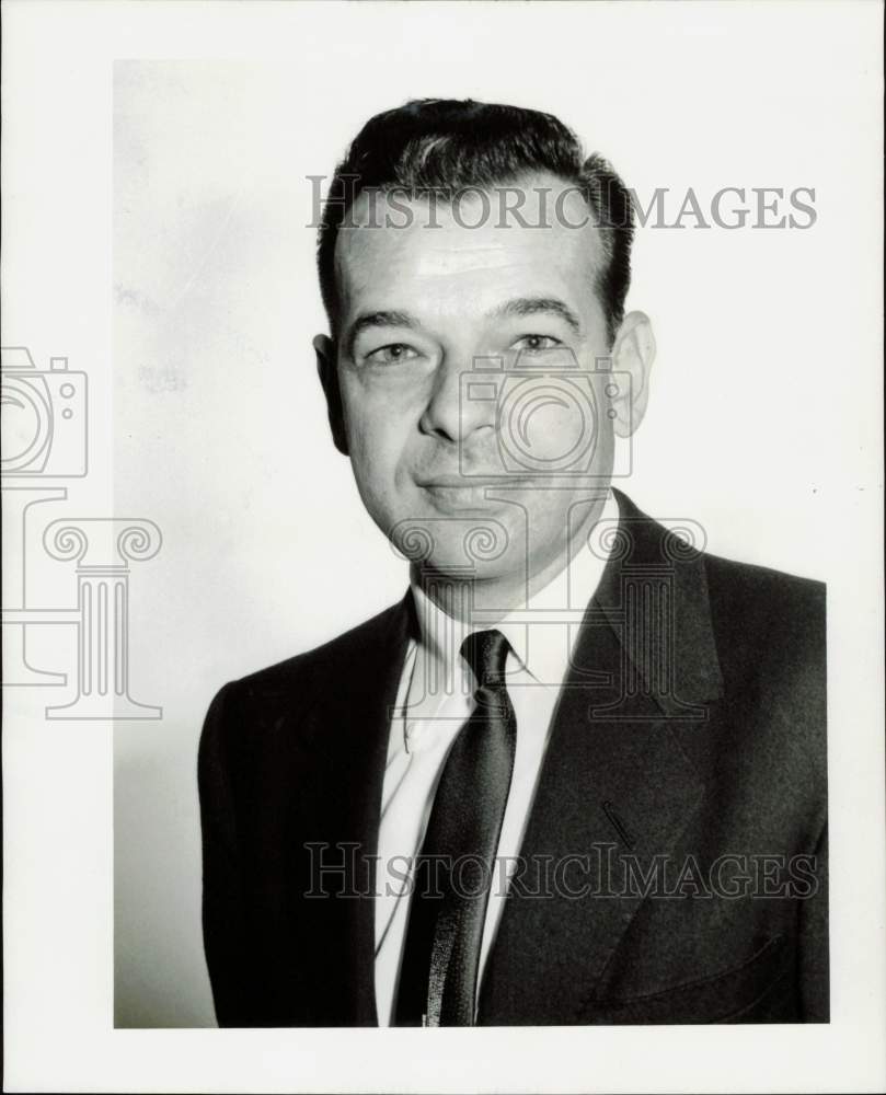 1960 Press Photo Milton Pyndus, Vice President of Downey Brothers in Houston.- Historic Images