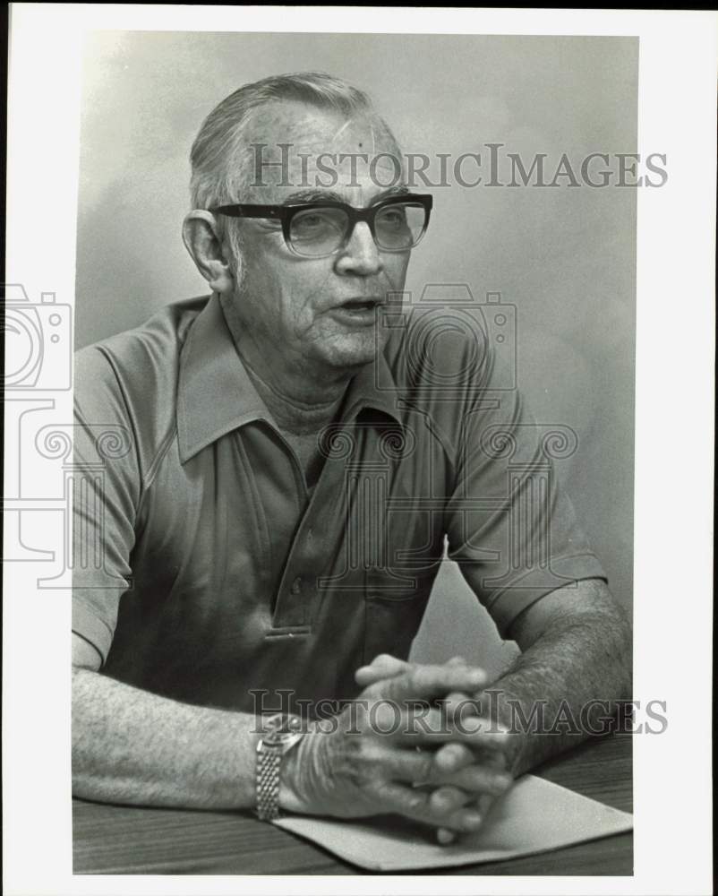 Press Photo J.H. "Gomer" Pyles of Brazoria County Health Unit, in Texas.- Historic Images