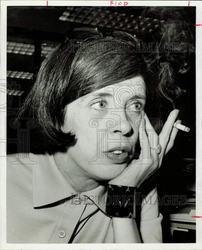 1977 Press Photo Gloria Emerson, writer - hpa78502- Historic Images