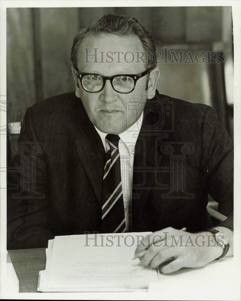 1969 Press Photo Dr. Emmett Fields, University of Houston dean of faculties.- Historic Images