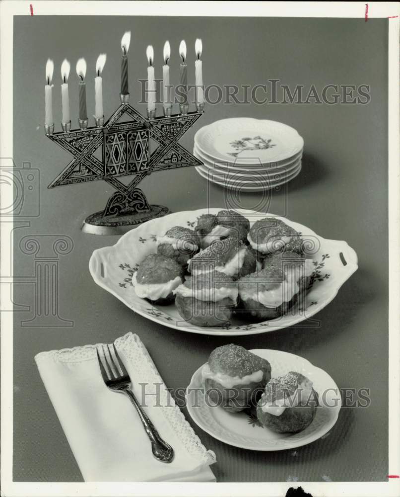 1977 Press Photo Cream Doughnuts for Hanukkah - hpa78637- Historic Images