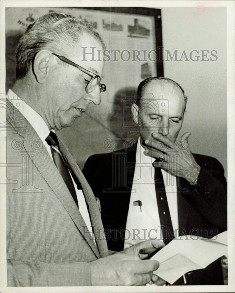 1967 Press Photo Harris County&#39;s Carl Smith and colleague discuss school ballot.- Historic Images