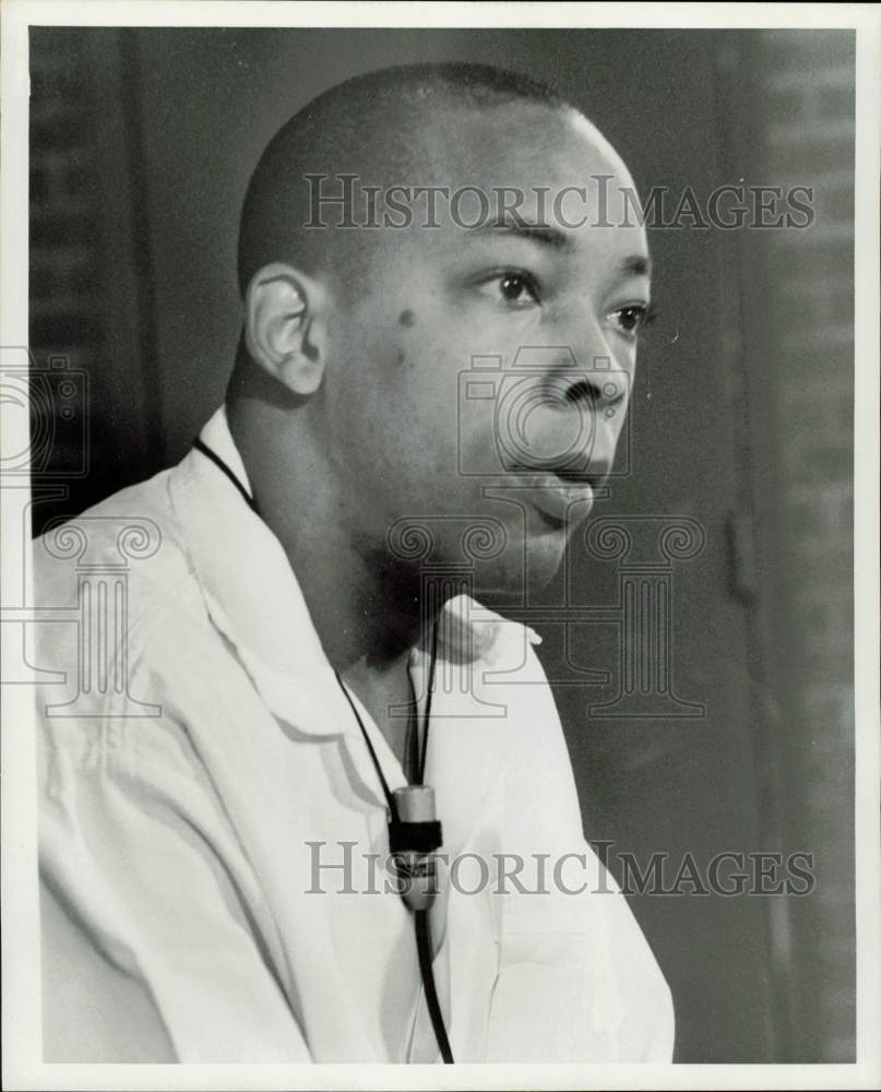 1976 Press Photo Ernest Smith, death row prisoner, shown at interview.- Historic Images