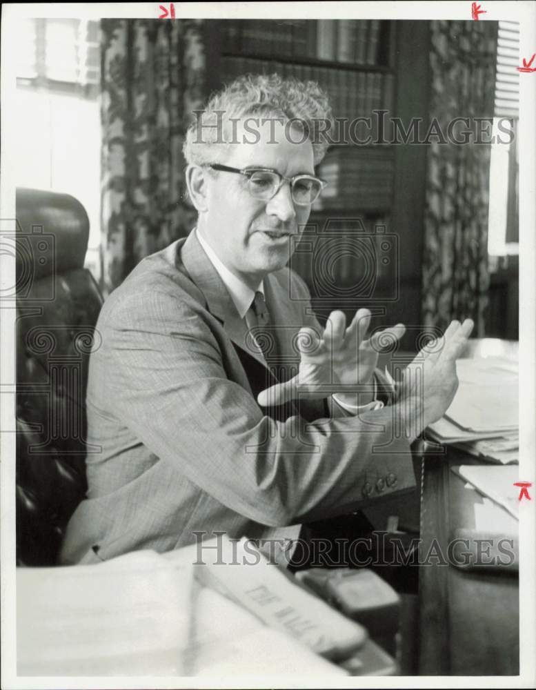 1963 Press Photo Charles Rhyne, World Peace head, in his Washington office.- Historic Images