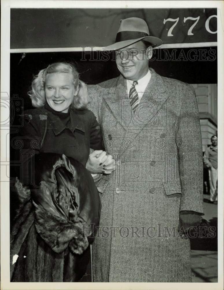 1948 Press Photo Winthrop Rockefeller and bride leave Park Avenue apartment.- Historic Images