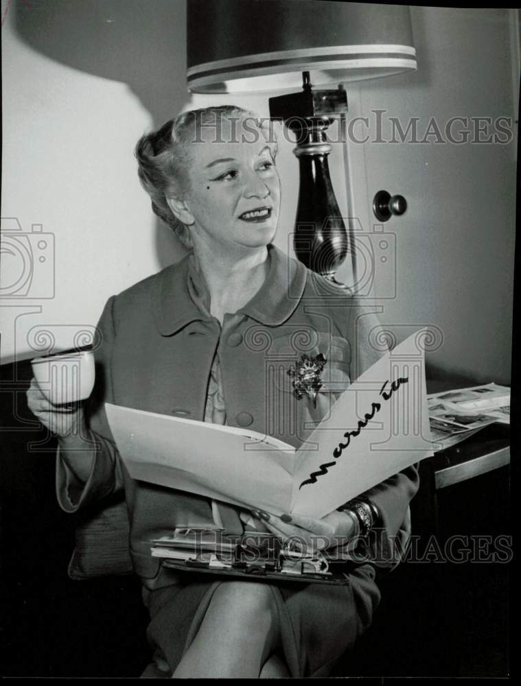 1960 Press Photo Dress designer Marusia - hpa78823- Historic Images