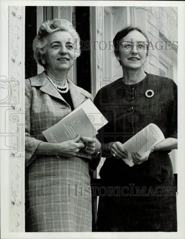 1963 Press Photo Mmes. S.H. Nitchi and W.C. Caine of League of Women Voters.- Historic Images