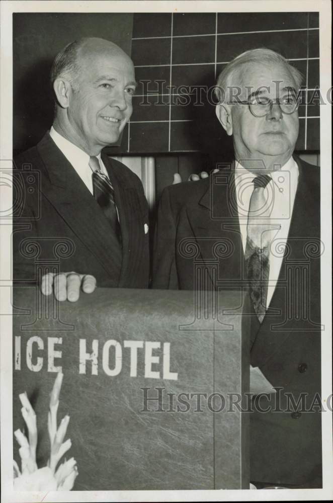 1955 Press Photo Governor Pyle and Mr. Tellepsen meet at hotel in Houston- Historic Images