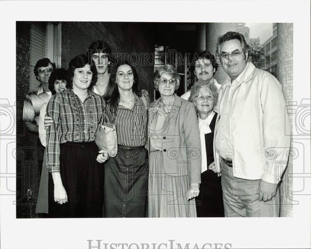 Press Photo L.G. Moore, convicted in Brilab, poses with supporters in Houston.- Historic Images