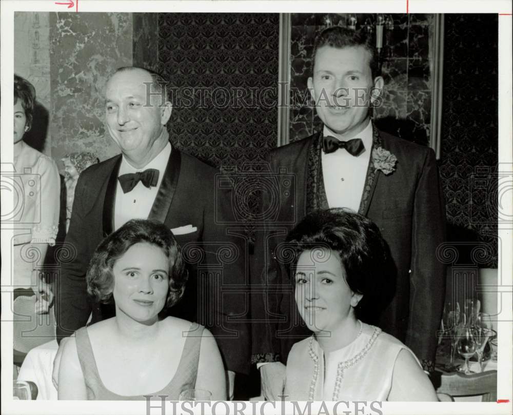 1969 Press Photo Mr. and Mrs. Joe Reilly with guests of Cadre Club event, Texas- Historic Images